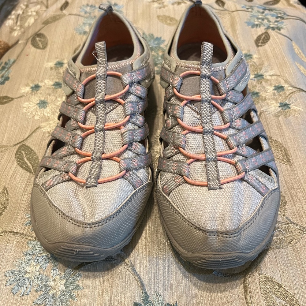 Skechers Women's Gray and Pink Athletic Shoes